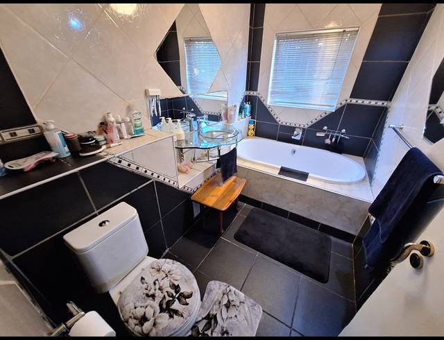 4 BEDROOM HOUSE FOR SALE IN VANDERBIJLPARK SE 6